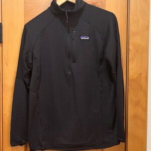 Patagonia Women’s 1/4 zip Black pullover